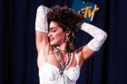 Madonna v roce 1984 pro klip "Like a Virgin".
