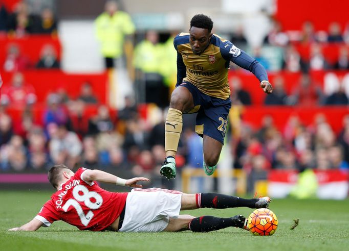 Manchester United's Morgan Schneiderlin and Arsenal's Danny Welbeck