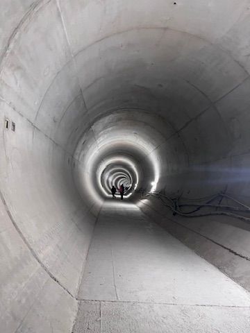 den otevřených dveří stavba metra D úsek Pankrác Olbrachtova