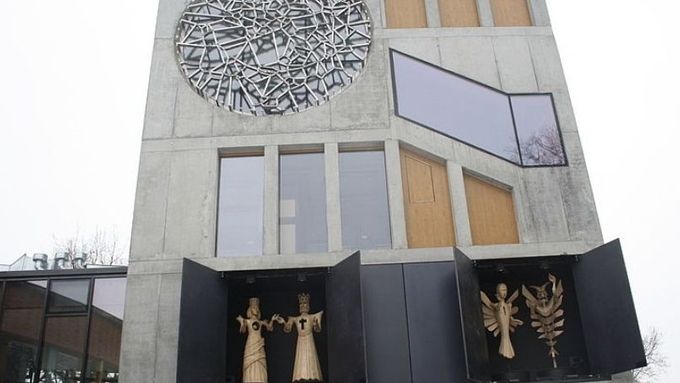 Ostrava spustila orloj na nové přístavbě Divadla loutek