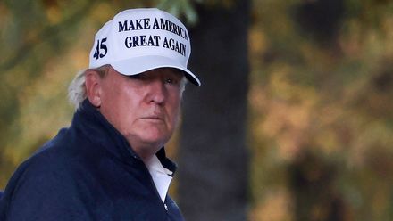 Trumpovy žaloby na volby jsou nebezpečná hra, Biden má ale velký náskok, říká Antoš