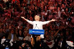 První žena, která chce do Bílého domu? Hillary to není, má k tomu jen ze všech nejblíž