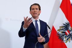 Rakouský kancléř chce kvůli korupční aféře odvolat kontroverzního ministra vnitra