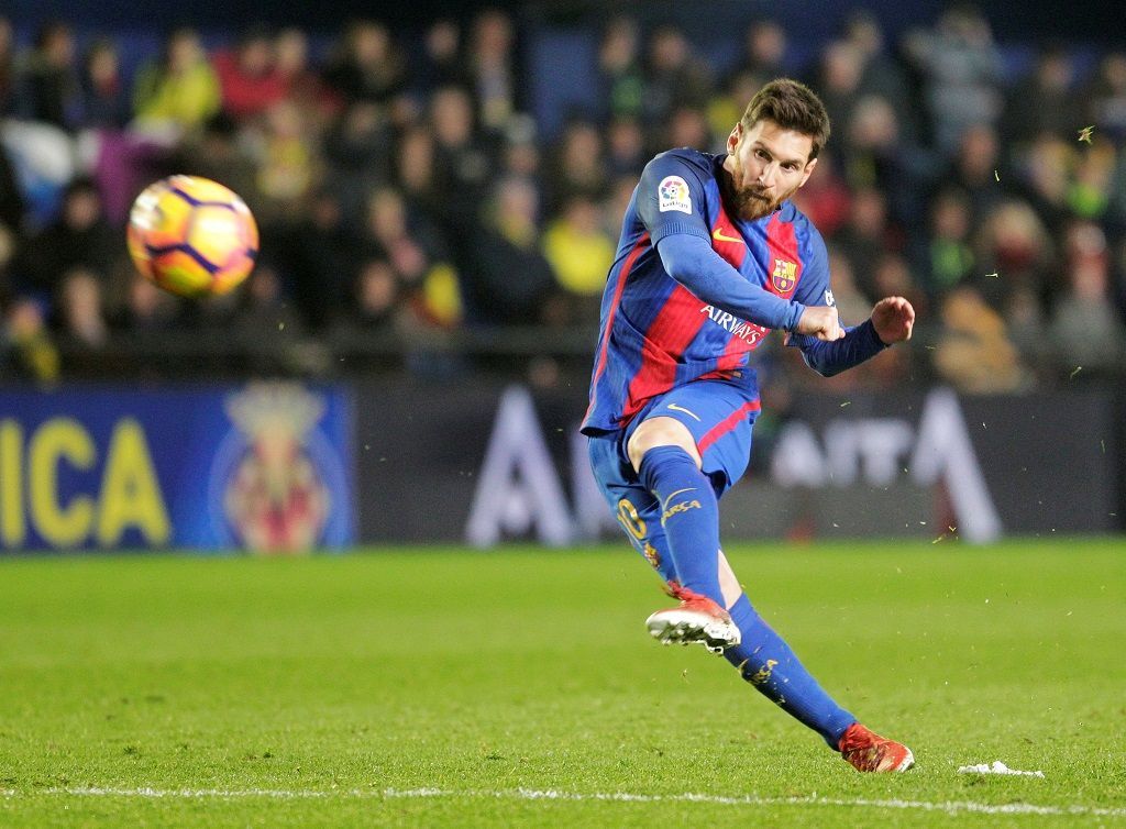 Lionel Messi střílí branku ve španělské La lize