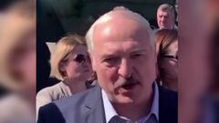 Alexandr Lukašenko s ochrankou konfrontuje svého odpůrce