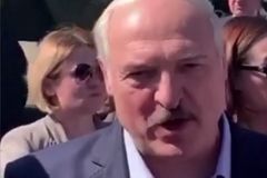 Lukašenkovi tečou nervy. Budete provokovat a vyřešíme to po zlém, hrozil dělníkovi