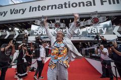 Karlovarský festival uvede spoustu debutů, v porotě zasedne Geoffrey Rush