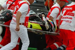 FOTO Smolný pád Lukáše Peška na okruhu v Sachsenringu