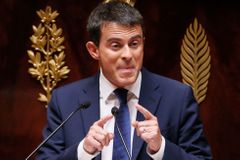 Alžírsko nevydalo víza novinářům, kteří chtěli doprovázet francouzského premiéra Vallse