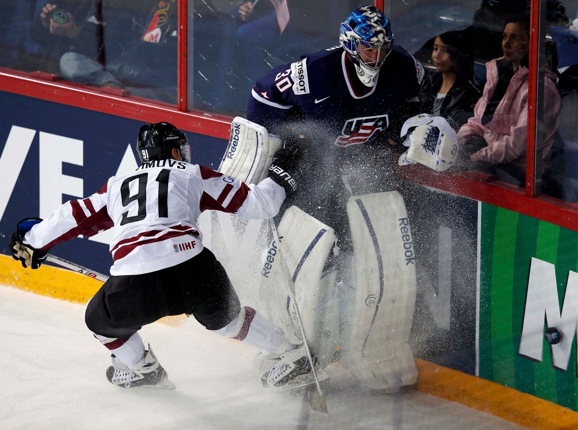 Hokej, MS 2013: Norsko - Dánsko: USA - Lotyšsko: Ben Bishop (vpravo) - Roberts Jekimovs
