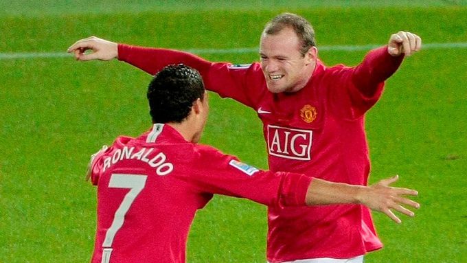 Cristiano Ronaldo a Wayne Rooney slaví jednu z úspěšných spoluprací zakončených gólem v době, kdy spolu hrávali za Manchester United