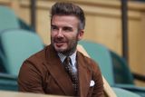Živo bylo i v ochozech. Titul "švihák Wimbledonu" si zaslouží David Beckham.