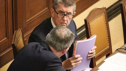 Babiš: Žádné vánoční večírky. Vláda žádá poslance o prodloužení nouzového stavu