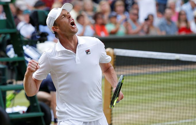 Sam Querrey slaví postup do semifinále Wimbledonu 2017