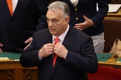 Orbán odstartoval podpisovou kampaň proti údajným válečným plánům Bruselu