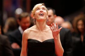 „Nikdy jsem nebyla nejhezčí dívka v místnosti,“ říká Kate Winsletová