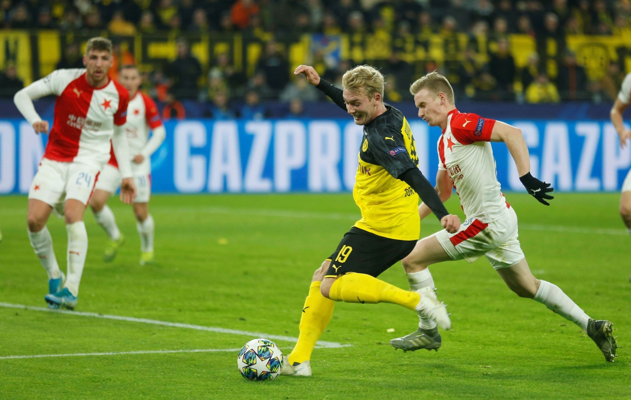 Julian Brandt dává gól v zápase LM Borussia Dortmund - Slavia