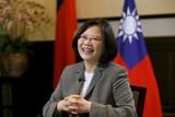 V neposlední řadě je správné usmívat se na novináře. Tchajwanská prezidentka Cchaj Jing-wen při interview pro agenturu Reuters.