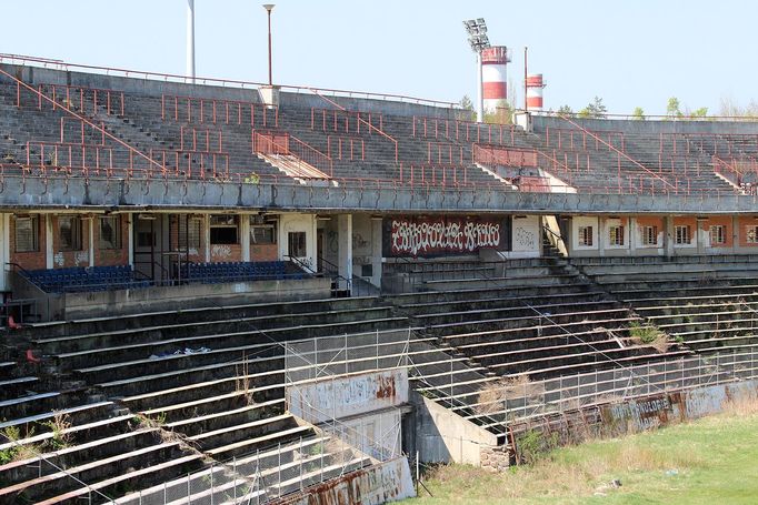 Legendární fotbalový stadion Za Lužánkami v Brně.