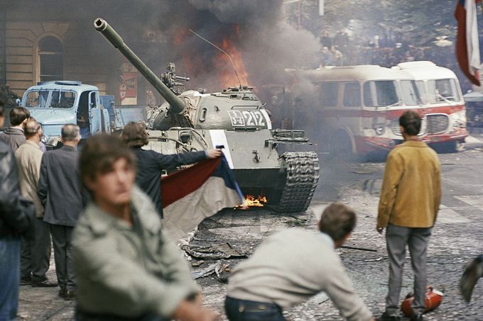 Libor Hajský, ČTK: Holýma rukama proti tankům. Praha, 21.srpna 1968