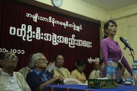 Barma - Do Aun Schan Su Ťij na zasedání její strany NLD