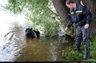 V rybníku na Táborsku našli tělo, muž zřejmě utonul