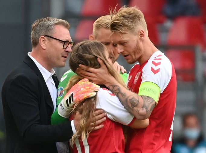 Kolaps Christiana Eriksena v zápase  Dánsko - Finsko na ME 2020 - přítelkyně Sabrina Kvist Jensenová