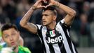 Arturo Vidal slaví branku v síti AC Milán