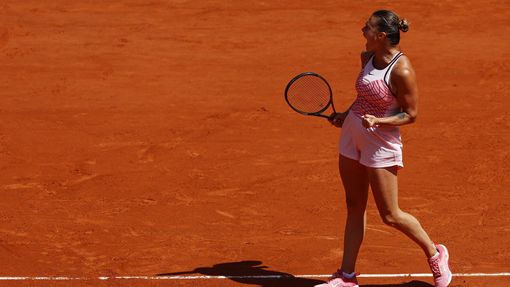 Aryna Sabalenková v utkání prvního kola French Open 2023.