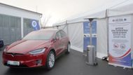 A tohle je Tesla model X. Nejpoužitelnější elektroauto na světě. K dokonalosti mu schází jediné, vylepšit a zlevnit baterie.