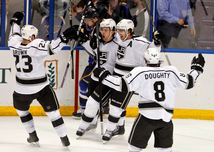 Los Angeles Kings slaví gól v play off NHL 2013