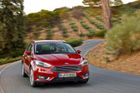 Ford Focus včetně varianty kombi zdražil ve většině verzí v rozmezí od pěti až po padesát tisíc korun. Vyplatí se nová akční výbava Trend Plus prodávaná od 389 990 korun (kombi +20 tisíc) se svižným benzinovým turbomotorem 1.0 EcoBoost/92 kW.