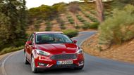 Ford Focus včetně varianty kombi zdražil ve většině verzí v rozmezí od pěti až po padesát tisíc korun. Vyplatí se nová akční výbava Trend Plus prodávaná od 389 990 korun (kombi +20 tisíc) se svižným benzinovým turbomotorem 1.0 EcoBoost/92 kW.