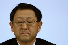 Pan Toyota se kál za to, že jeho auta zrychlují