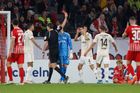 Bundesligová divočina: čtyři penalty. Sudí má nejrychlejší "hattrick" v historii
