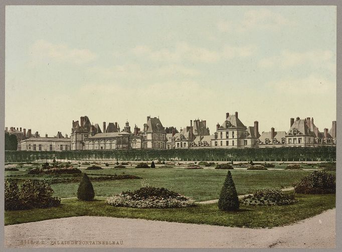 Zámky Versailles a Fontainebleau na 120 let starých fotkách