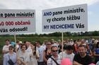 Protestní pochod lidí proti těžbě štěrkopísku a na ochranu pitné vody na Hodonínsku.