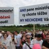 Protestní pochod lidí proti těžbě štěrkopísku a na ochranu pitné vody na Hodonínsku.