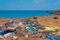 Státy se v Ženevě dohodly na regulaci plastového odpadu, jednaly dva týdny