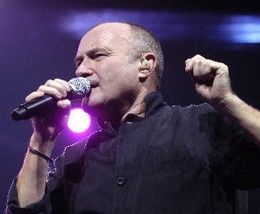 Collins vystoupil 23. listopadu v pražské Sazka Areně.