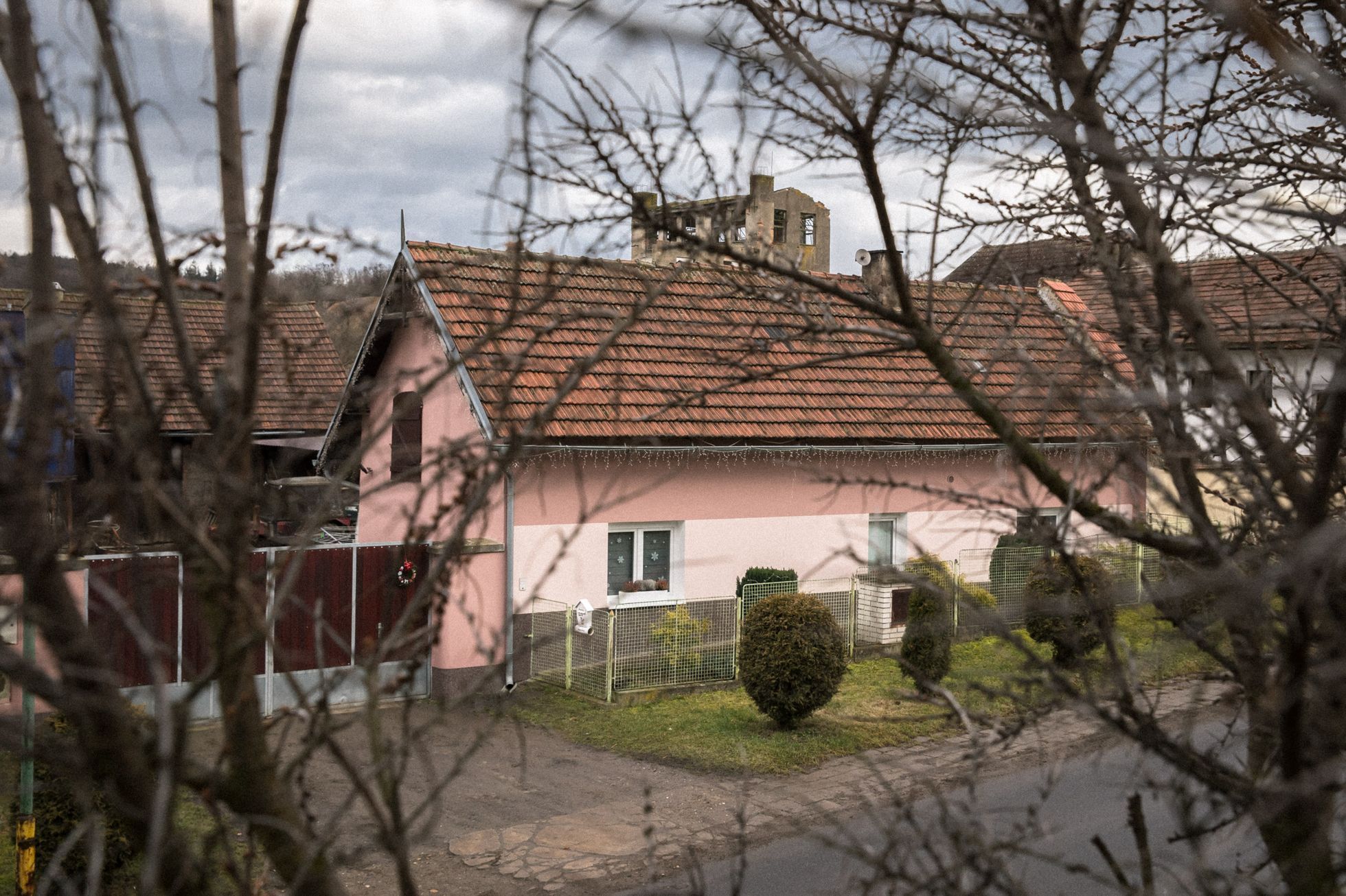 Obce u rodiště Petra Pavla, kde volili rozdílně - Kostomlaty pod Řípem a Ctiněves