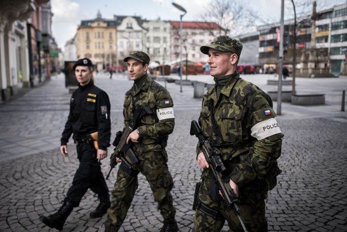 V Ostravě dne 23. března 2016 se v ulicích Ostravy se objevily smíšené hlídky policistů a vojáků. Reakce na bombový útok v Bruselu.