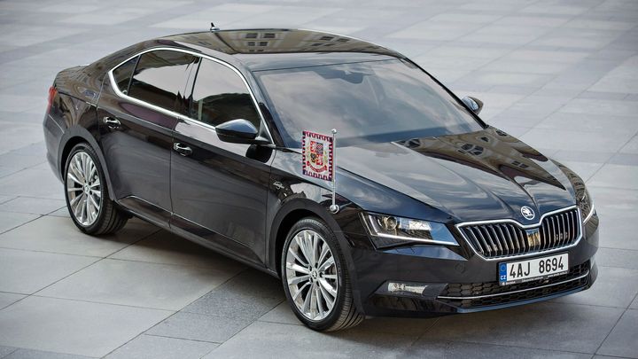 Prezidentští kandidáti a jejich auta. U některých adeptů na Hrad překvapí, čím jezdí; Zdroj foto: Škoda Auto