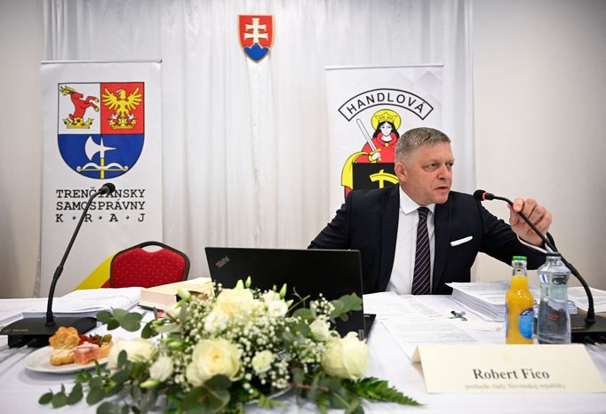 Premiér Robert Fico (Směr-SD) na zasedání vlády v Handlové v okrese Prievidza, 15. května 2024.