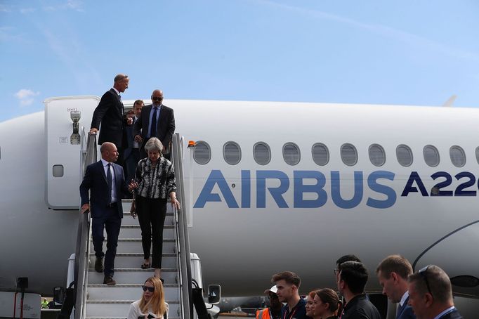 Farnborough Airshow - přehlídka letecké techniky, červenec 2018. Theresa Mayová, která aerosalon slavnostně otevřela.