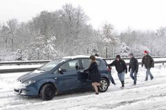 Doprava v Česku: Silnice jsou namrzlé, přibylo nehod
