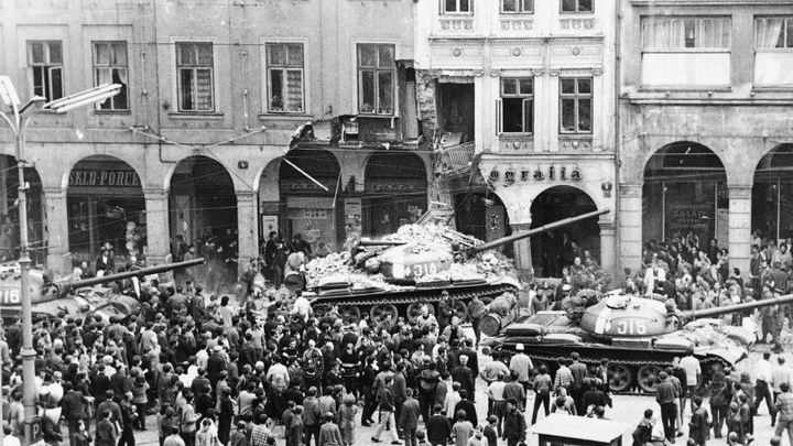 Vinit Ukrajinu z okupace 1968 je nesmysl. Kyjev o ničem nerozhodoval, říká historik