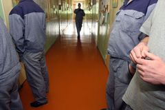 Mladíci chtěli uškrtit spoluvězně, dostali 12 a 15 let
