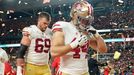 Hráči týmu San Francisco 49er Kyle Juszczyk a Mike McGlinchey po porážce ve finále Super Bowlu LIV s  Kansas City Chiefs