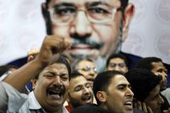 Egyptský soud vynesl trest smrti nad 75 obviněnými, kteří podporovali exprezidenta Mursího